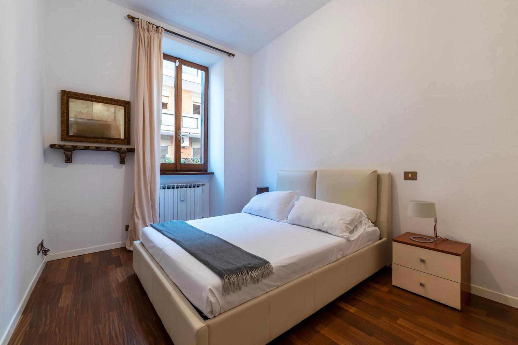 A Stone's Throw From The Colosseum! Apartment