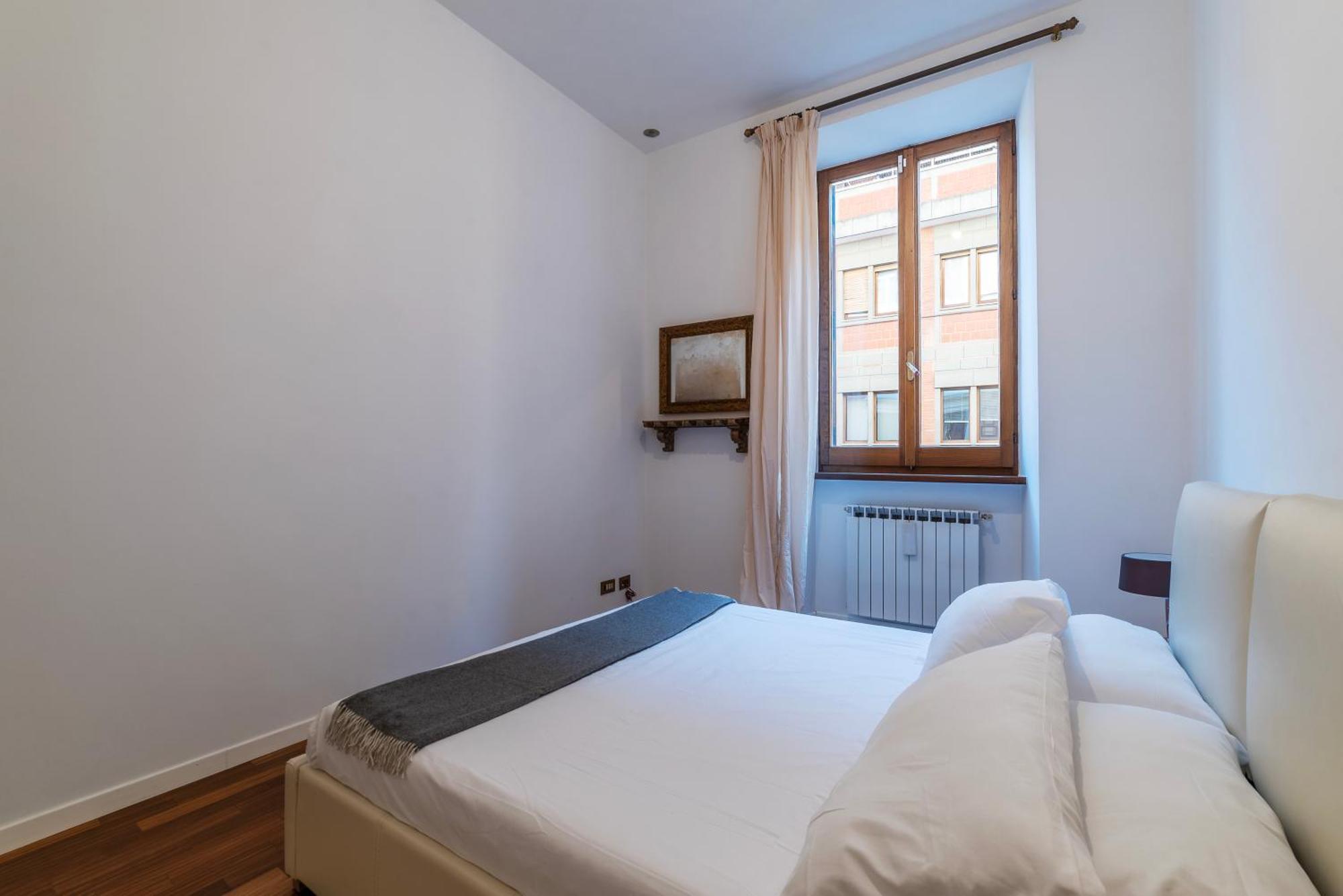 A Stone's Throw From The Colosseum! Apartment Rome